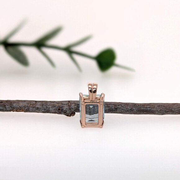 Aquamarine Pendant in 14K Solid Gold | Rabbit Bail | Fine Jewelry - Picture 7 of 8